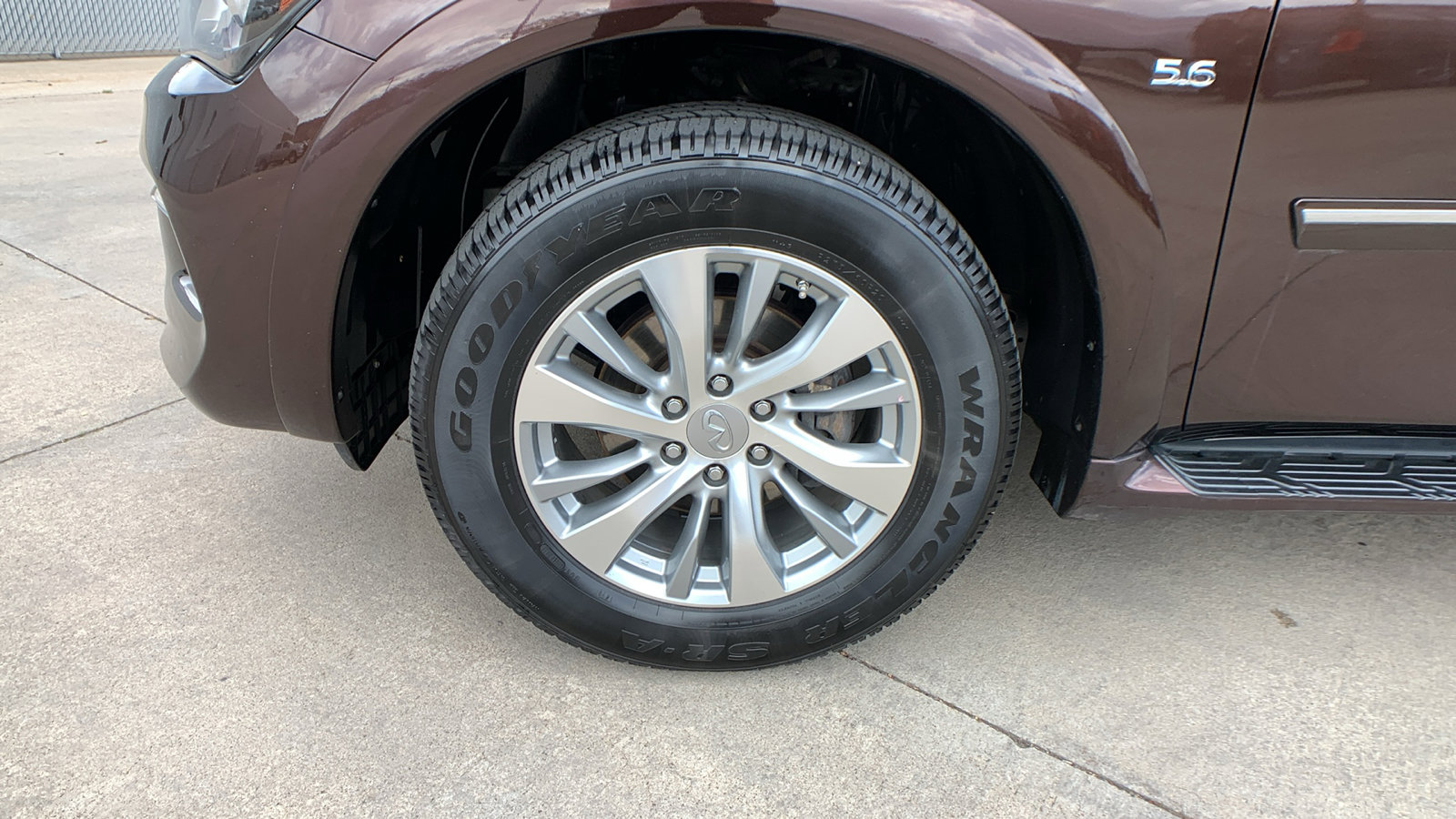 Used 2017 INFINITI QX80 4WD w/ Driver Assistance Package image 9