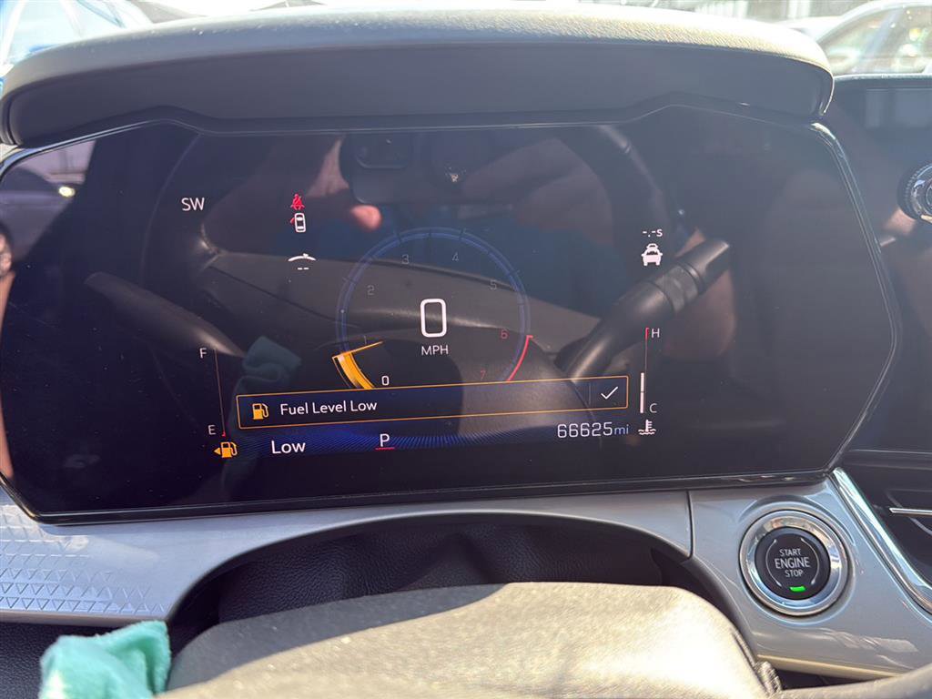 Used 2024 Chevrolet Trax LT w/ Driver Confidence Package FWD image 3