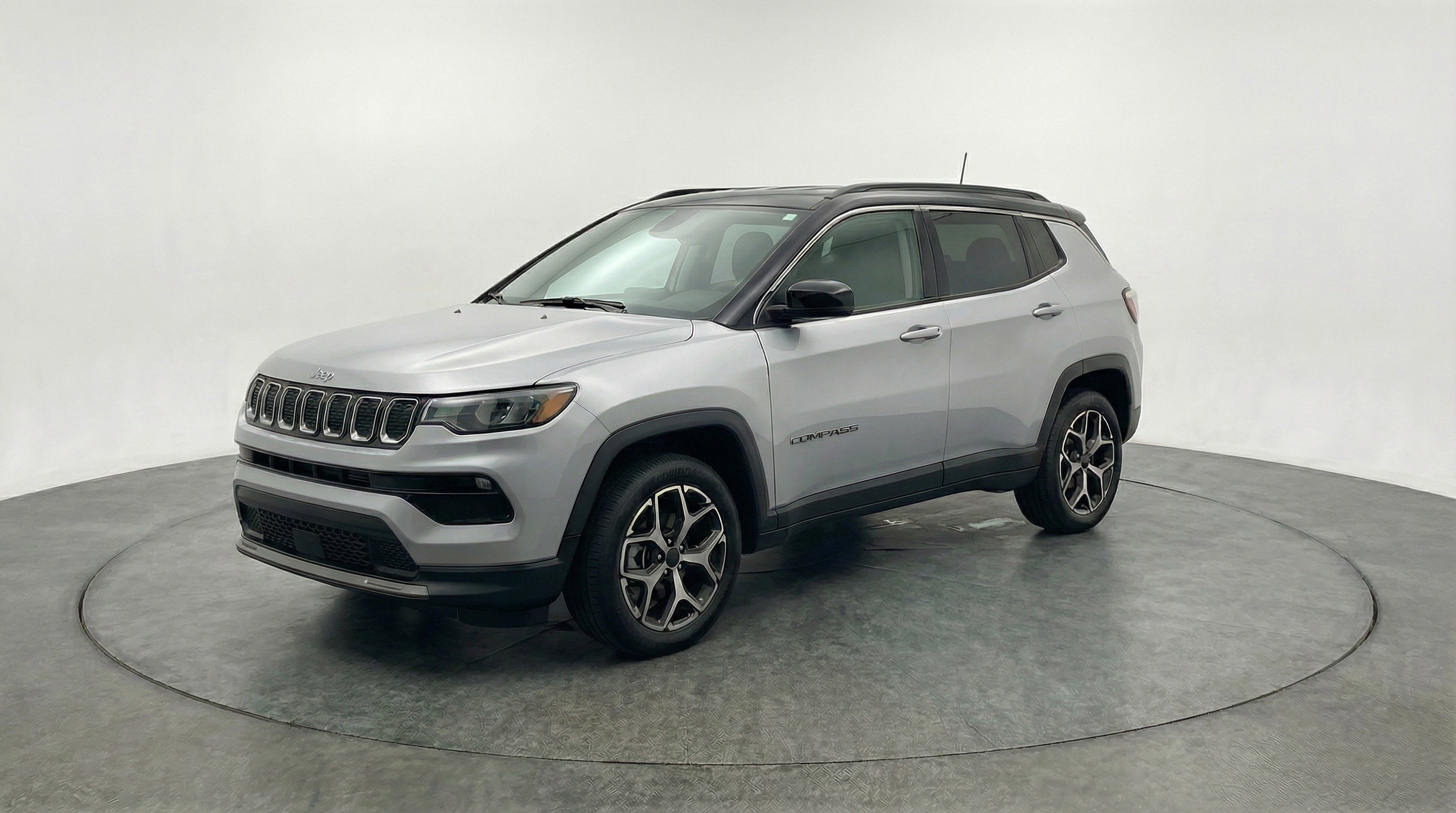 Used 2025 Jeep Compass Limited AWD/4WD image 3