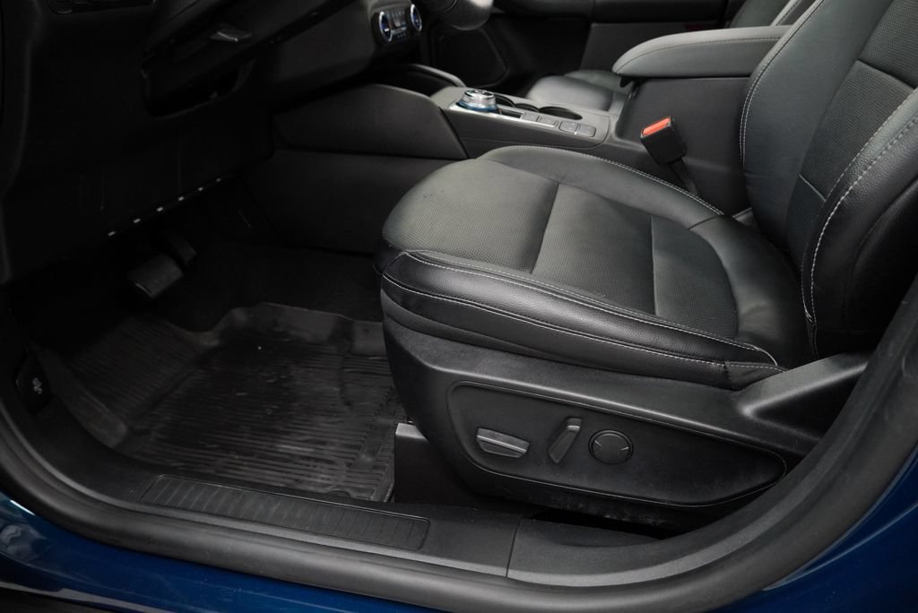 Used 2020 Ford Escape Titanium AWD/4WD image 38