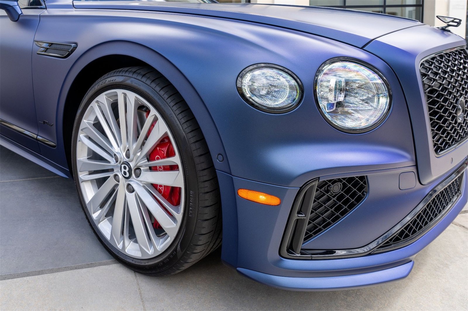 Used 2025 Bentley Flying Spur Plug-In Hybrid image 4