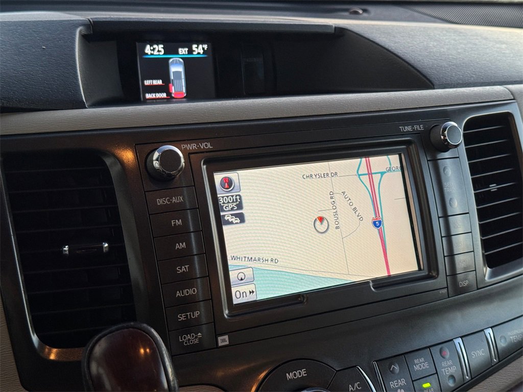 Used 2014 Toyota Sienna XLE image 19