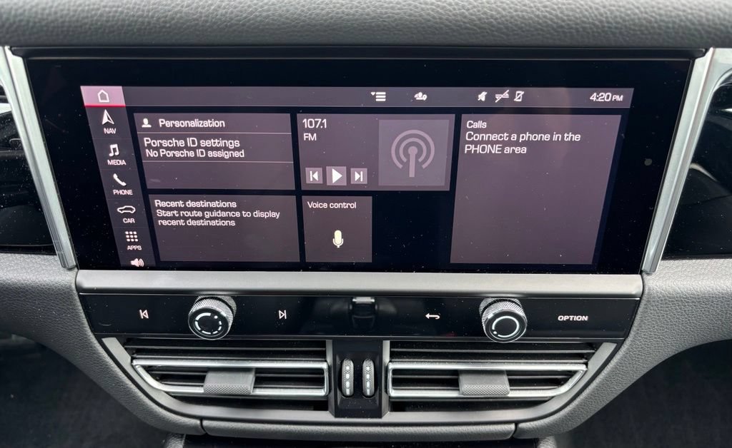 Certified 2023 Porsche Macan AWD/4WD image 27