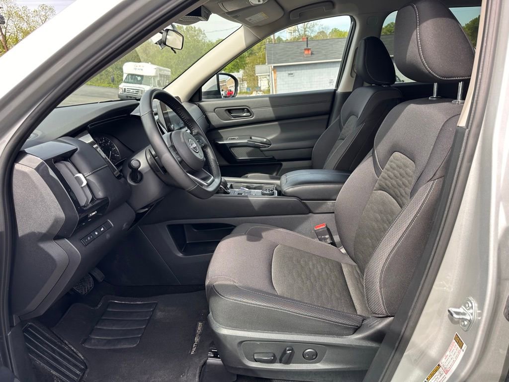 Used 2025 Nissan Pathfinder SV AWD/4WD image 11