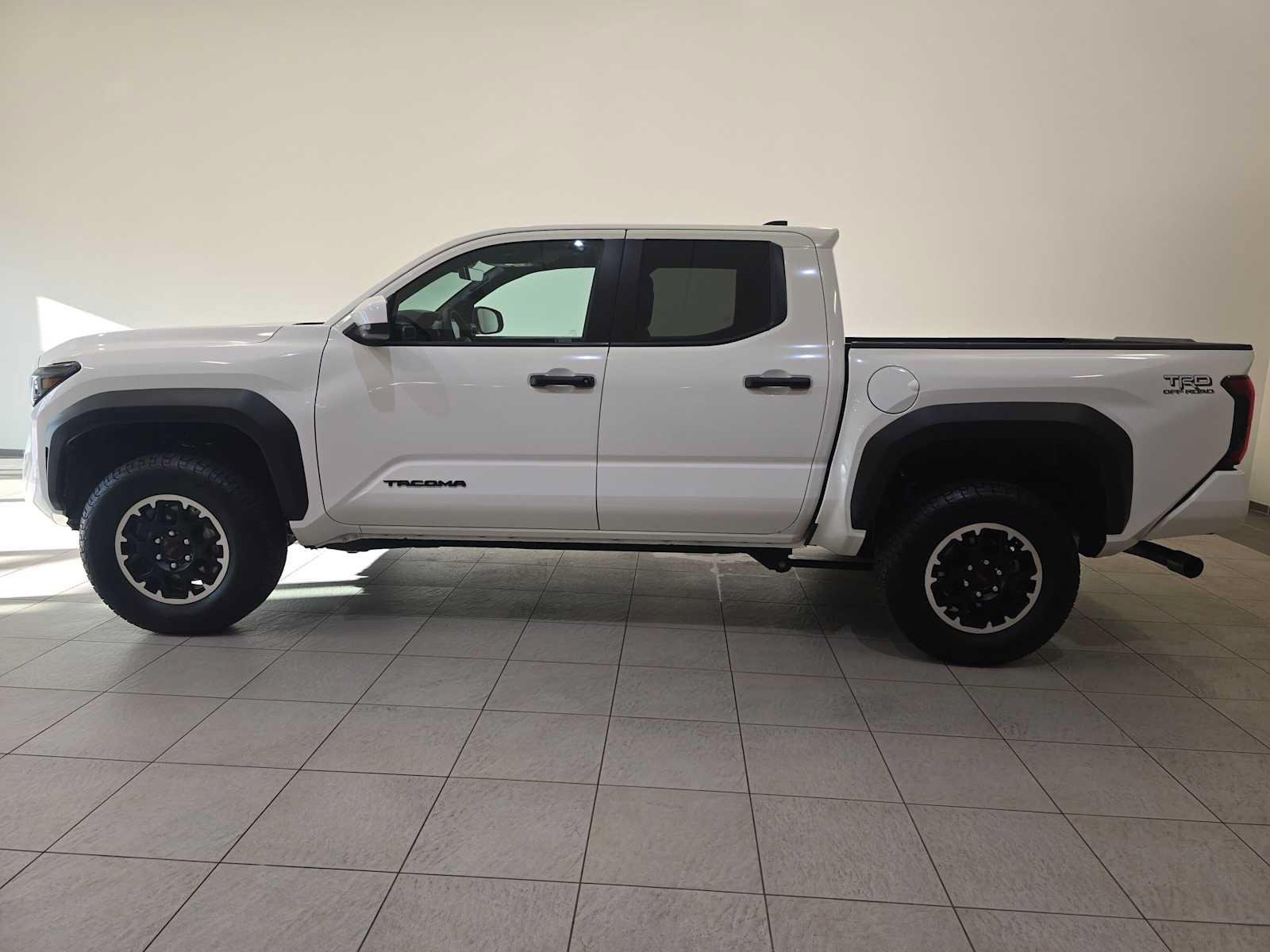 Certified 2025 Toyota Tacoma TRD Off-Road AWD/4WD image 3