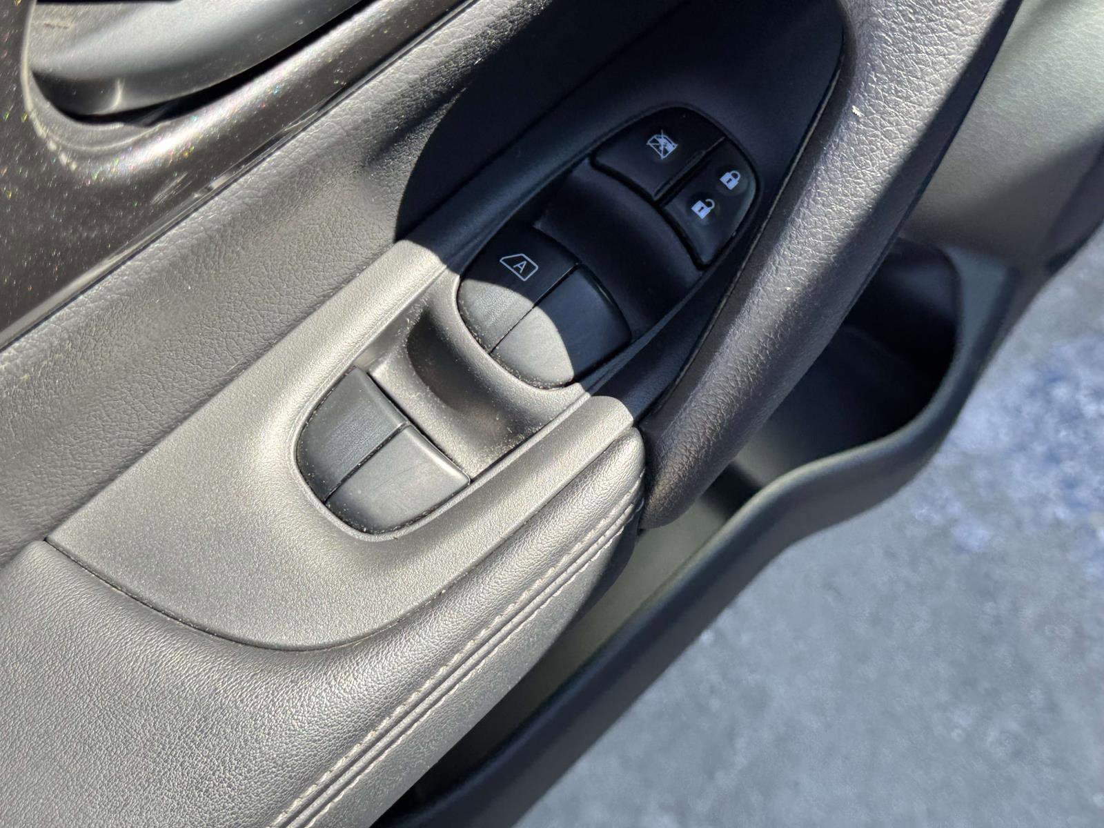 Used 2019 Nissan Rogue S image 14