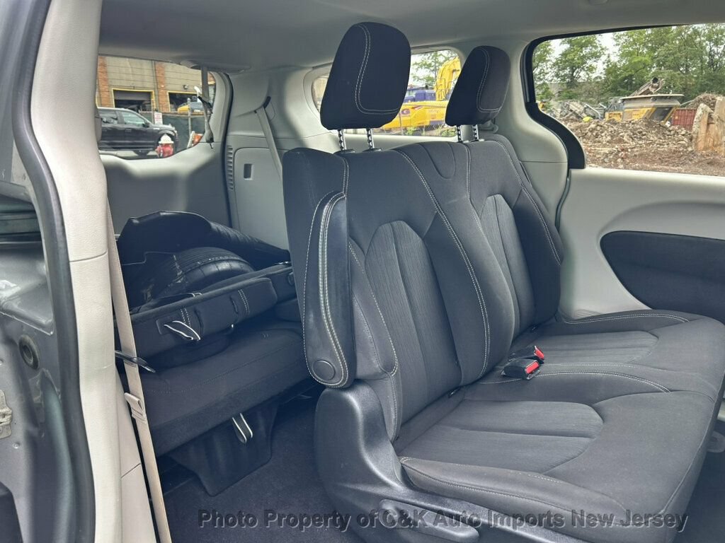 Used 2020 Chrysler Voyager L FWD image 36