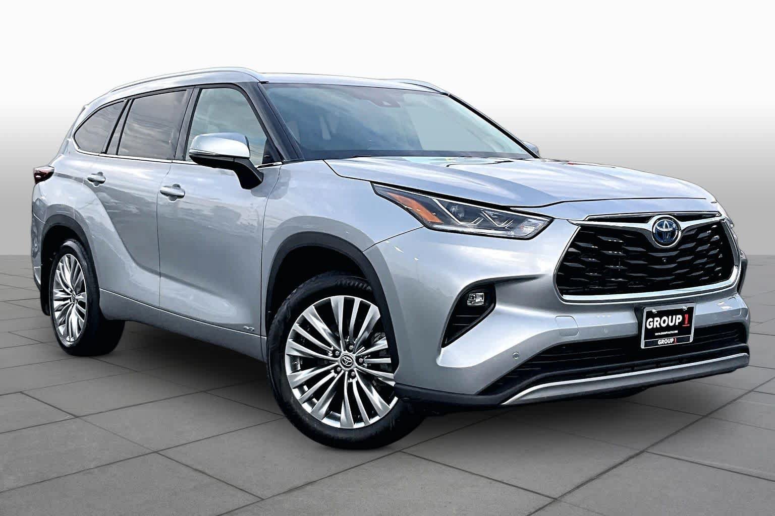 Used 2024 Toyota Highlander Platinum AWD/4WD image 3
