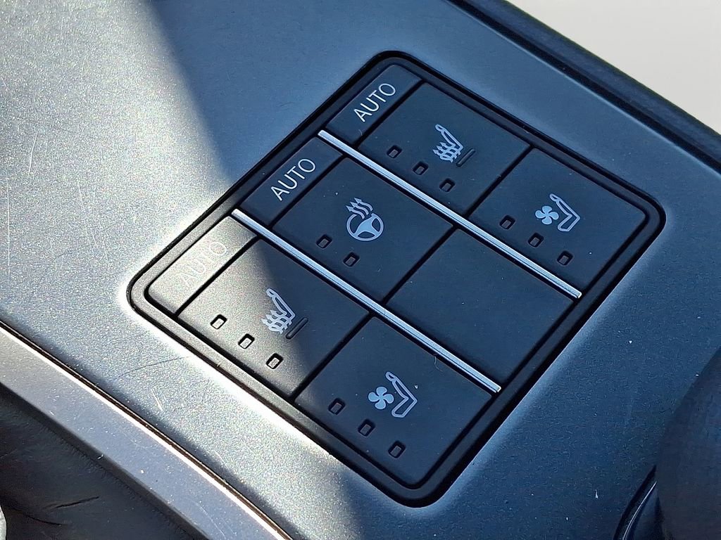 Used 2023 Lexus UX 250h AWD w/ Accessory Package (Z2) image 24