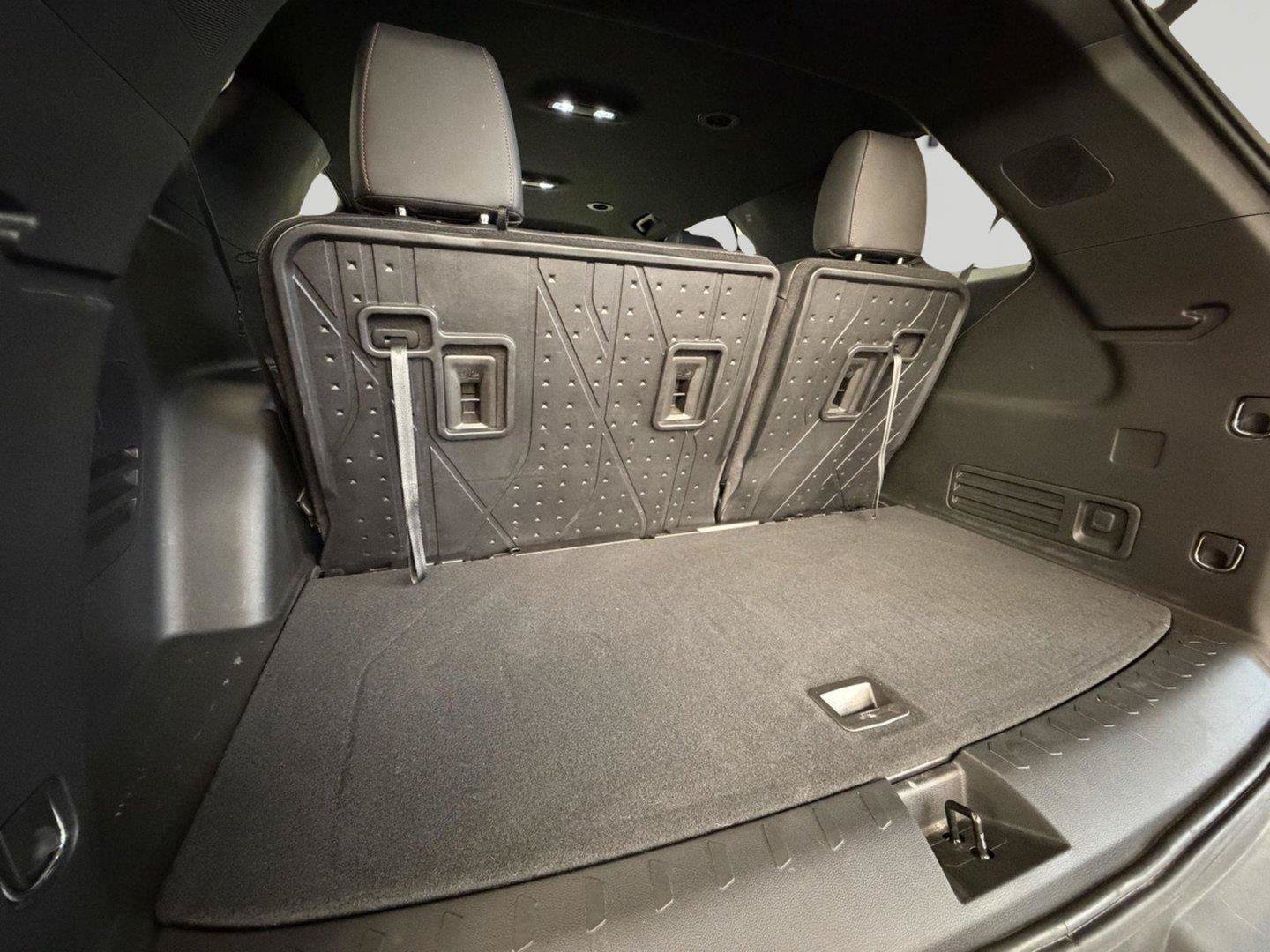Used 2023 Chevrolet Traverse RS w/ LPO, Floor Liner Package AWD/4WD image 12
