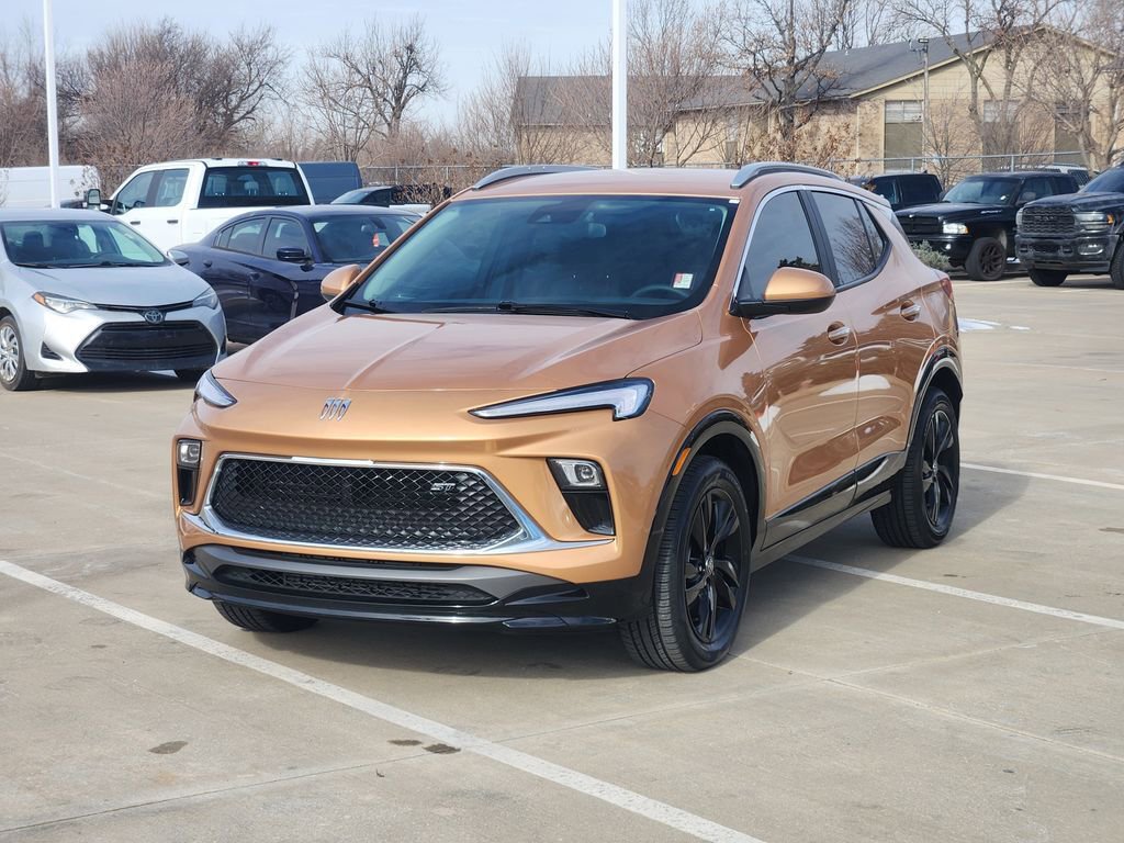 Used 2024 Buick Encore GX Sport Touring image 3