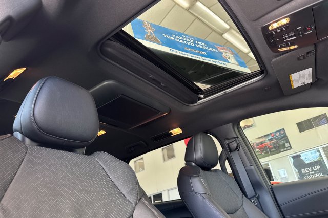 Used 2026 Toyota Sienna Limited FWD image 14