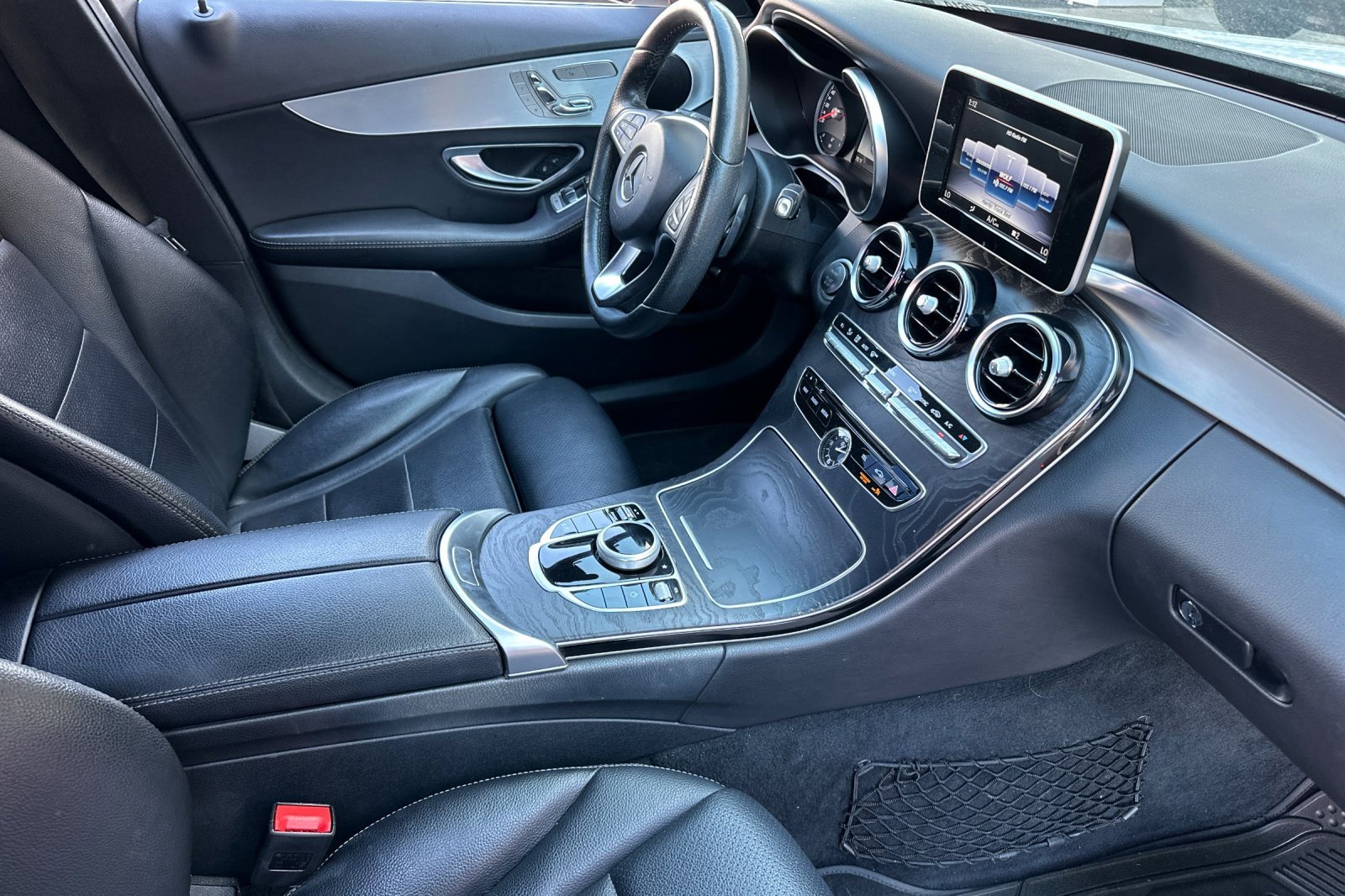 Used 2018 Mercedes-Benz C 300 Sedan image 19