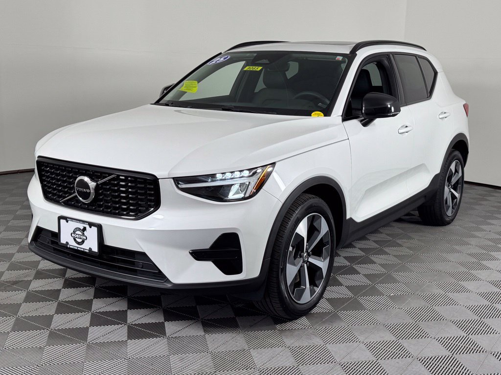 Certified 2024 Volvo XC40 B5 Core AWD/4WD image 13