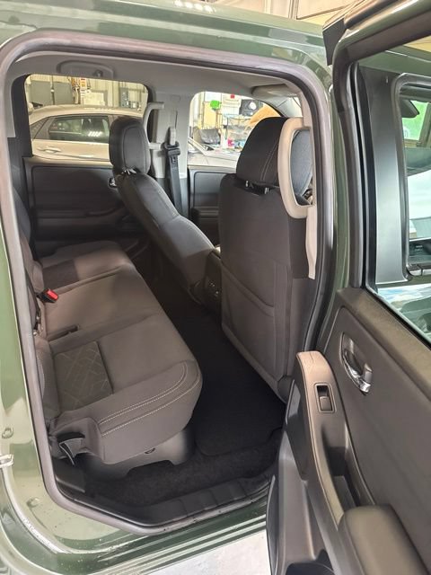 Used 2025 Nissan Frontier SV w/ SV Convenience Package RWD image 12