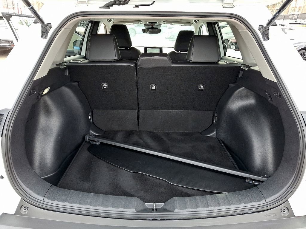 Used 2023 Toyota Corolla Cross XLE image 27