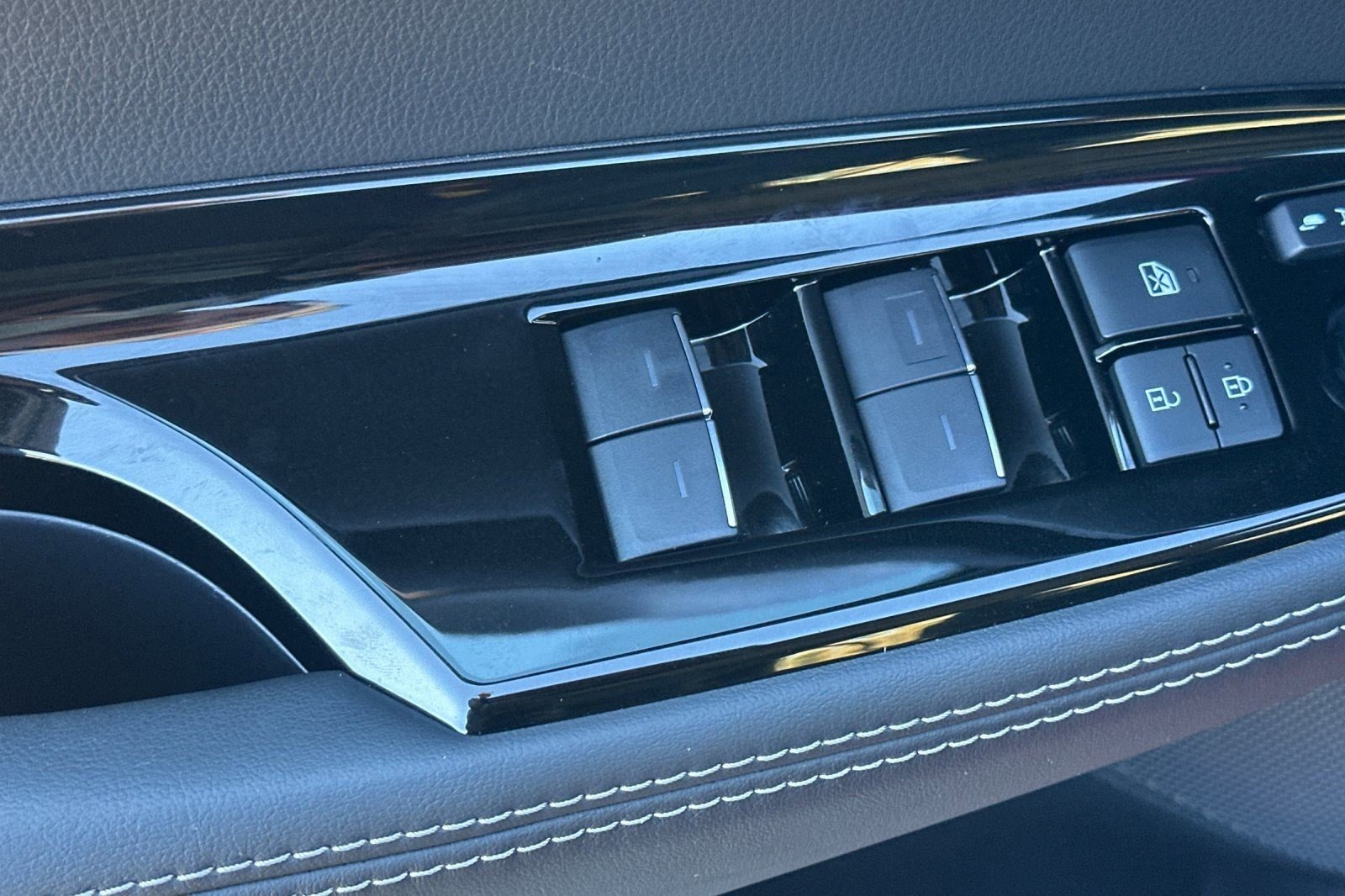 Used 2024 Toyota Mirai XLE w/ Advanced Technology Package image 12