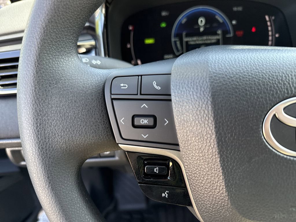 Used 2025 Toyota Camry LE FWD image 23