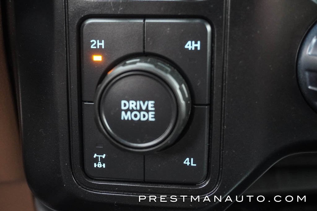 Used 2025 Ford F250 Lariat w/ Chrome Package image 44