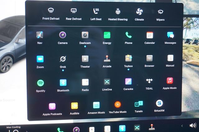 Used 2025 Tesla Model Y Long Range image 16