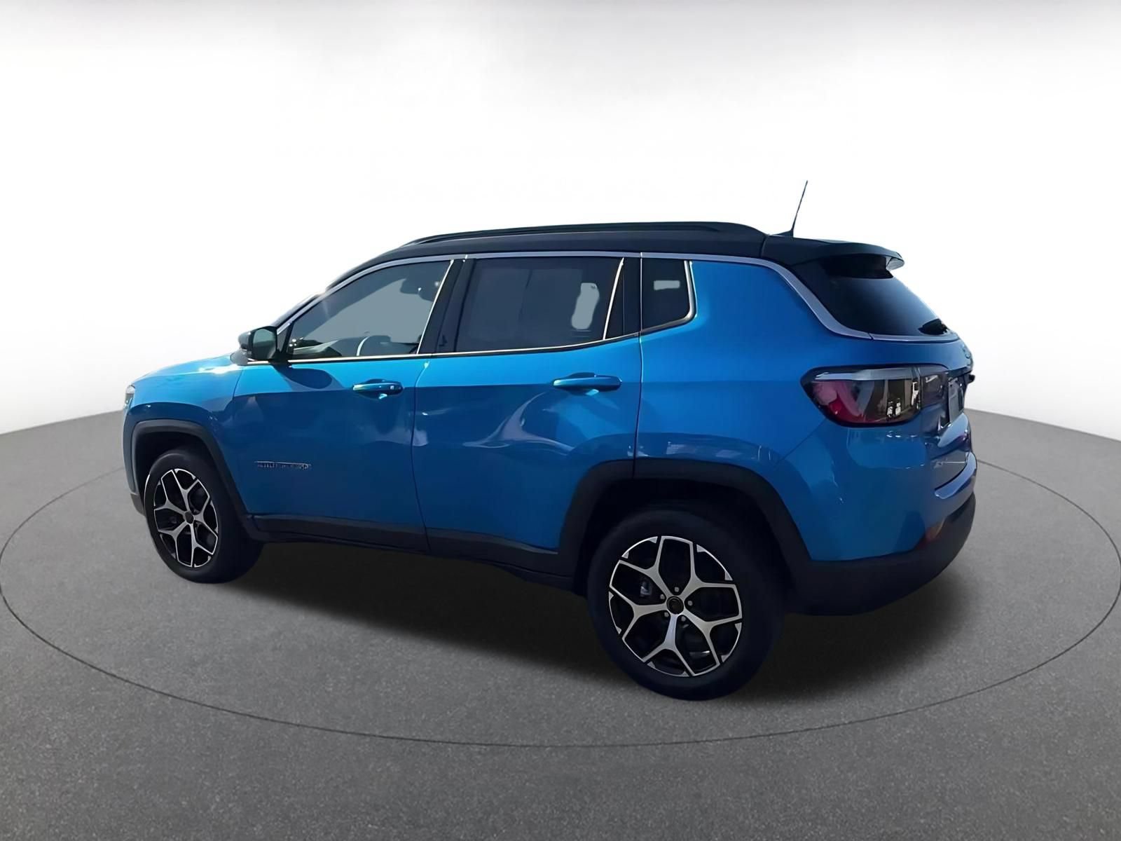 Used 2025 Jeep Compass Limited AWD/4WD image 10