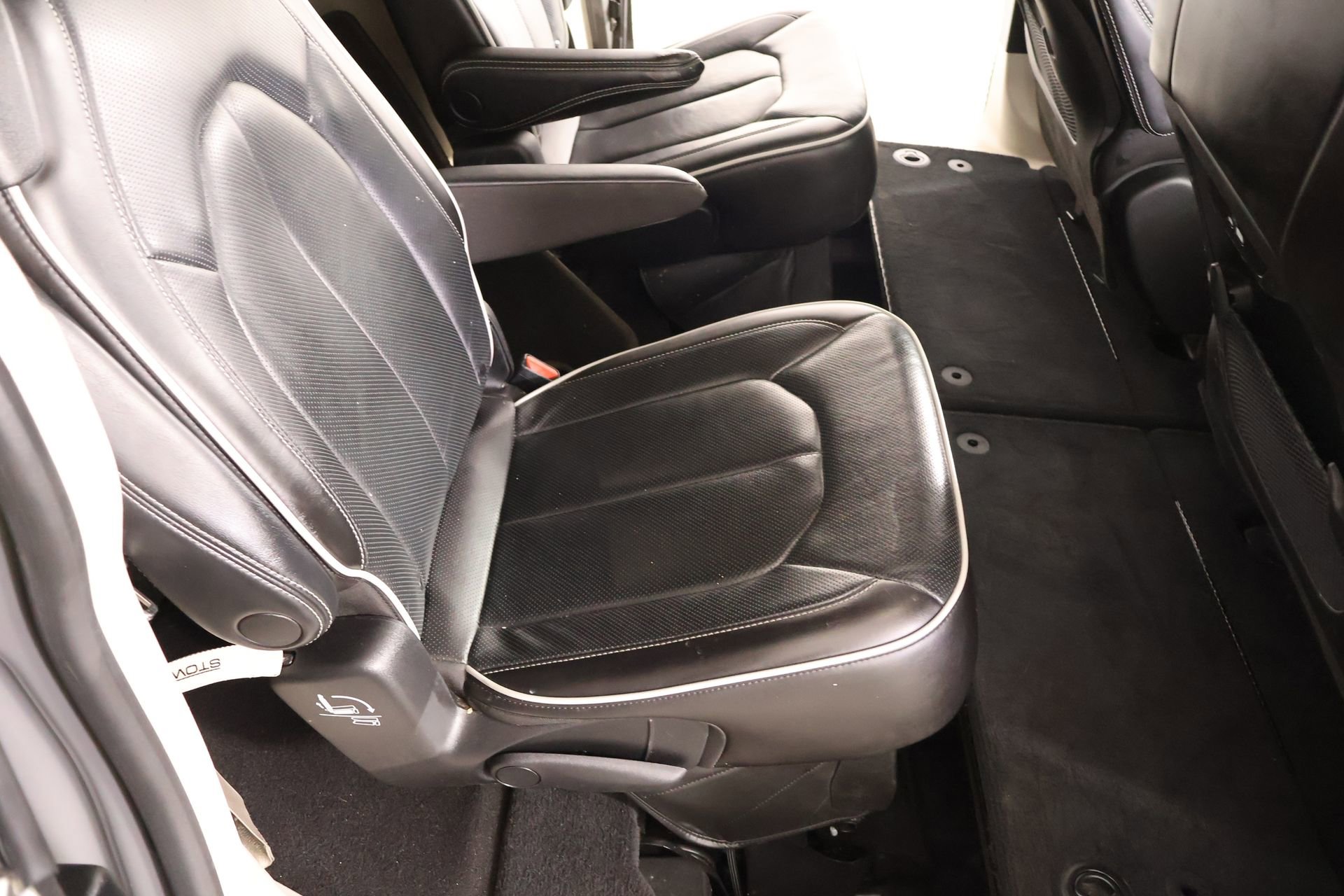 Used 2023 Chrysler Pacifica Limited image 15