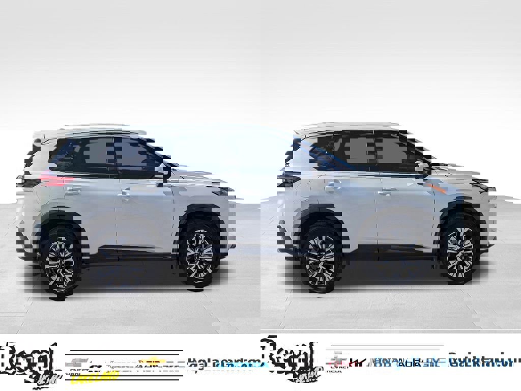 Used 2021 Nissan Rogue SV image 3