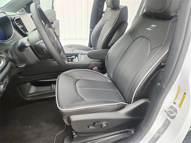 New 2026 Chrysler Pacifica Limited w/ S Appearance Package image 19