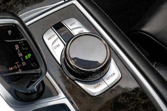 Used 2020 BMW 750i xDrive w/ Executive Package AWD/4WD image 35