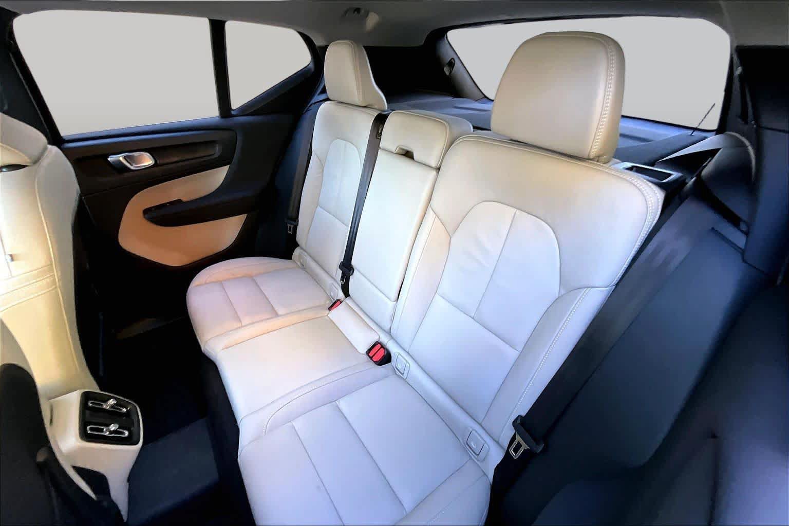 Certified 2024 Volvo XC40 B5 Plus w/ Protection Package Premier AWD/4WD image 20