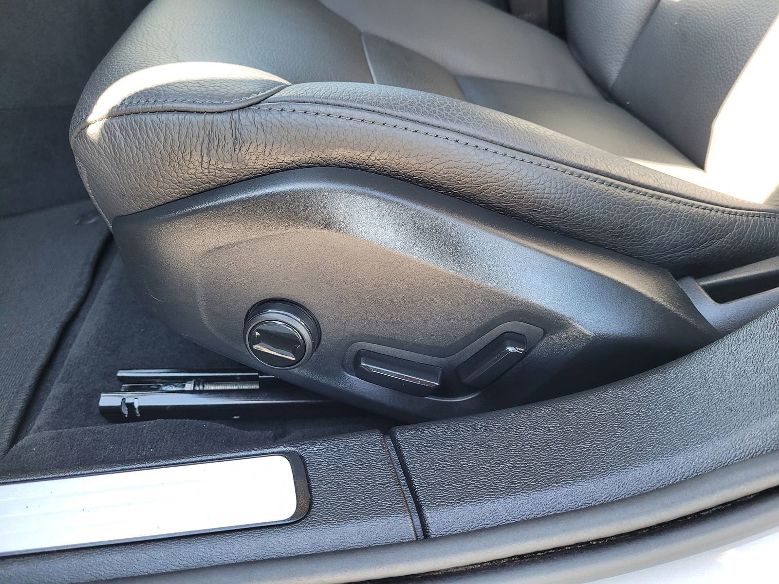 Certified 2025 Volvo V60 B5 Cross Country Plus image 8