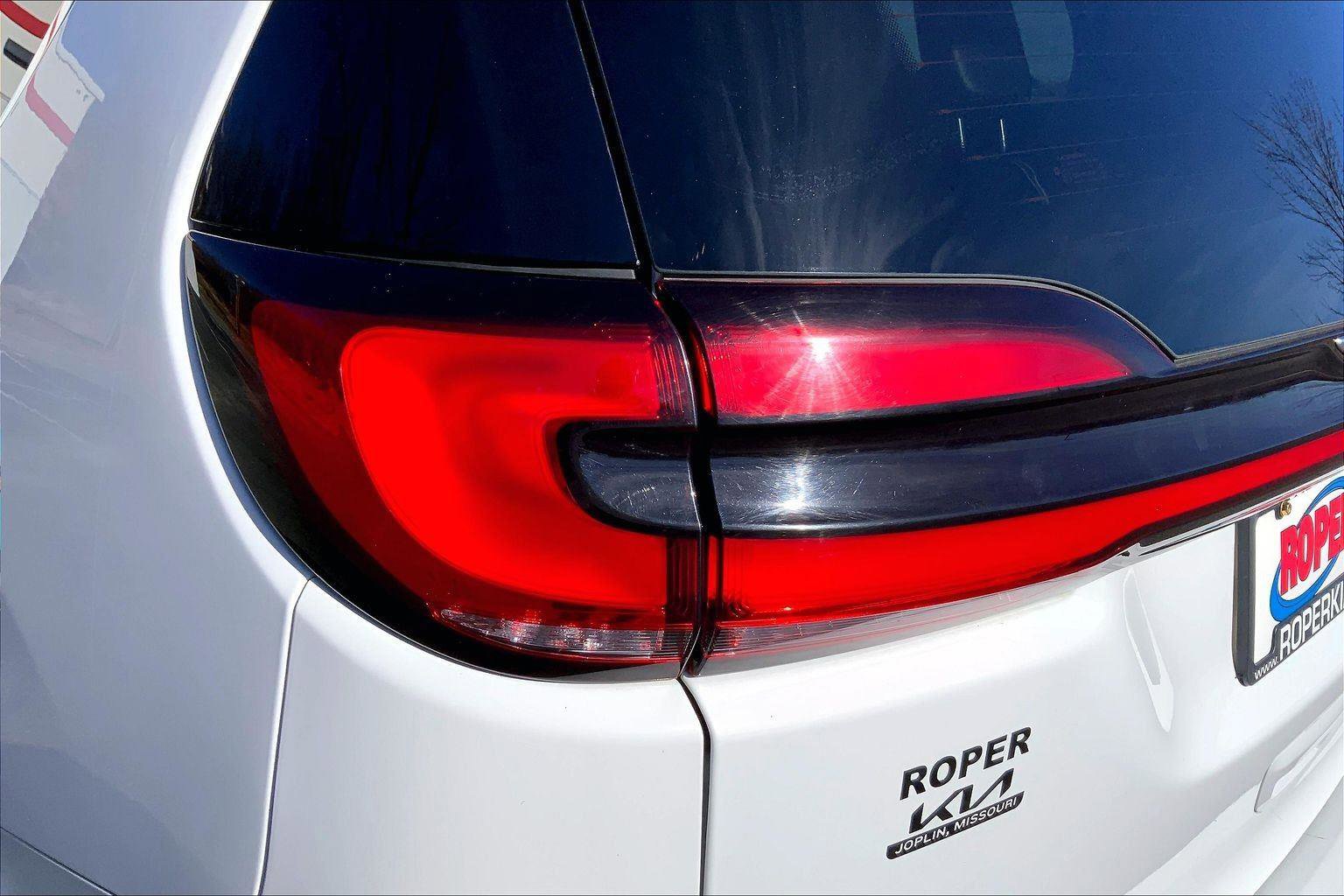 Used 2023 Chrysler Pacifica Touring-L image 26