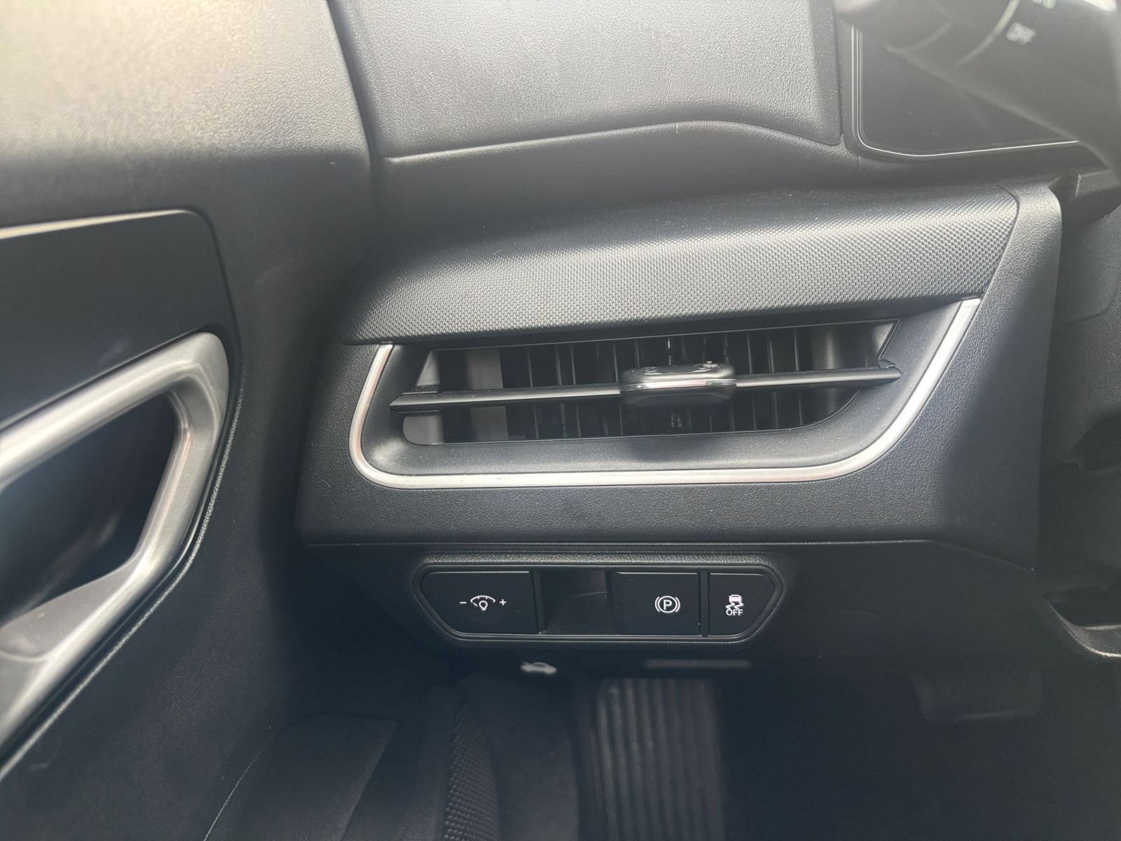 Used 2025 Kia K4 FWD image 32