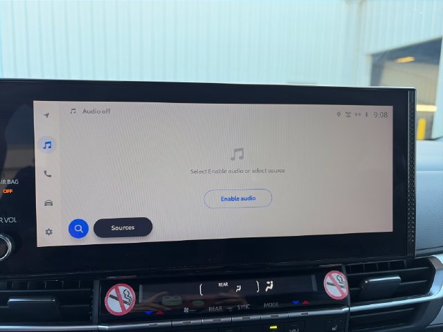 Used 2026 Toyota Sienna XLE FWD image 19
