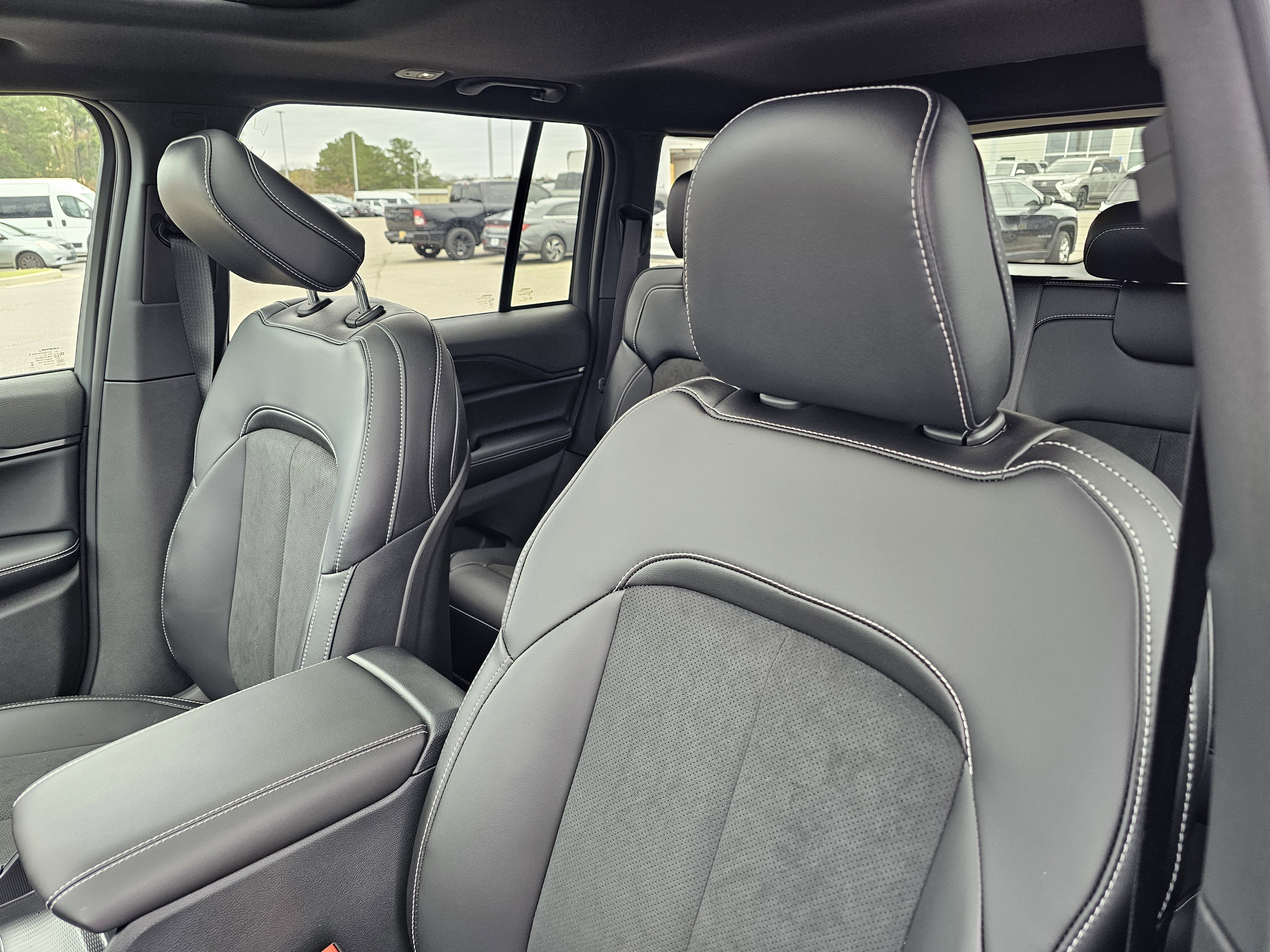 New 2025 Jeep Grand Cherokee Altitude image 16