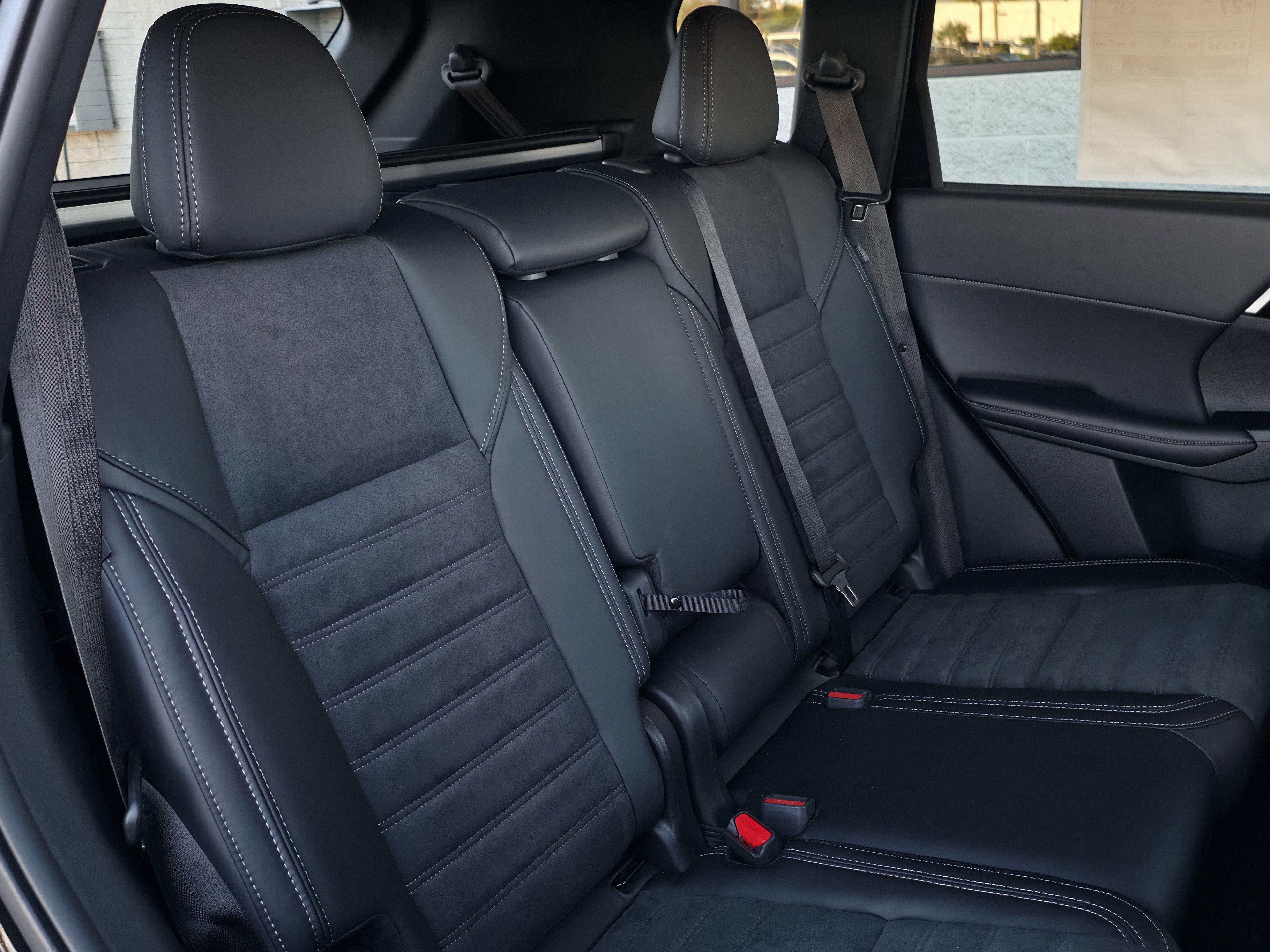 New 2025 Mitsubishi Outlander SE image 34