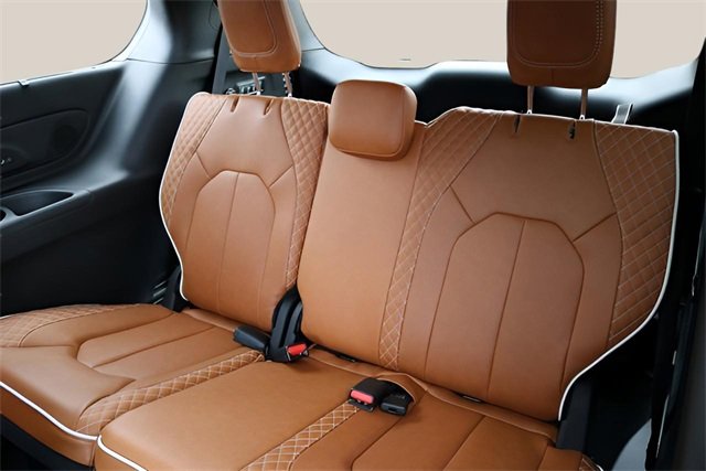 New 2026 Chrysler Pacifica Pinnacle image 17