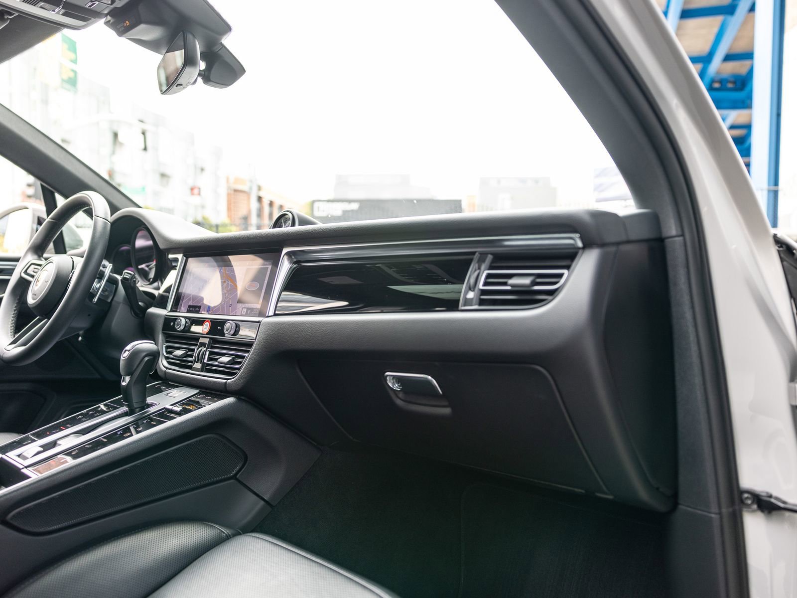 Certified 2024 Porsche Macan S image 32