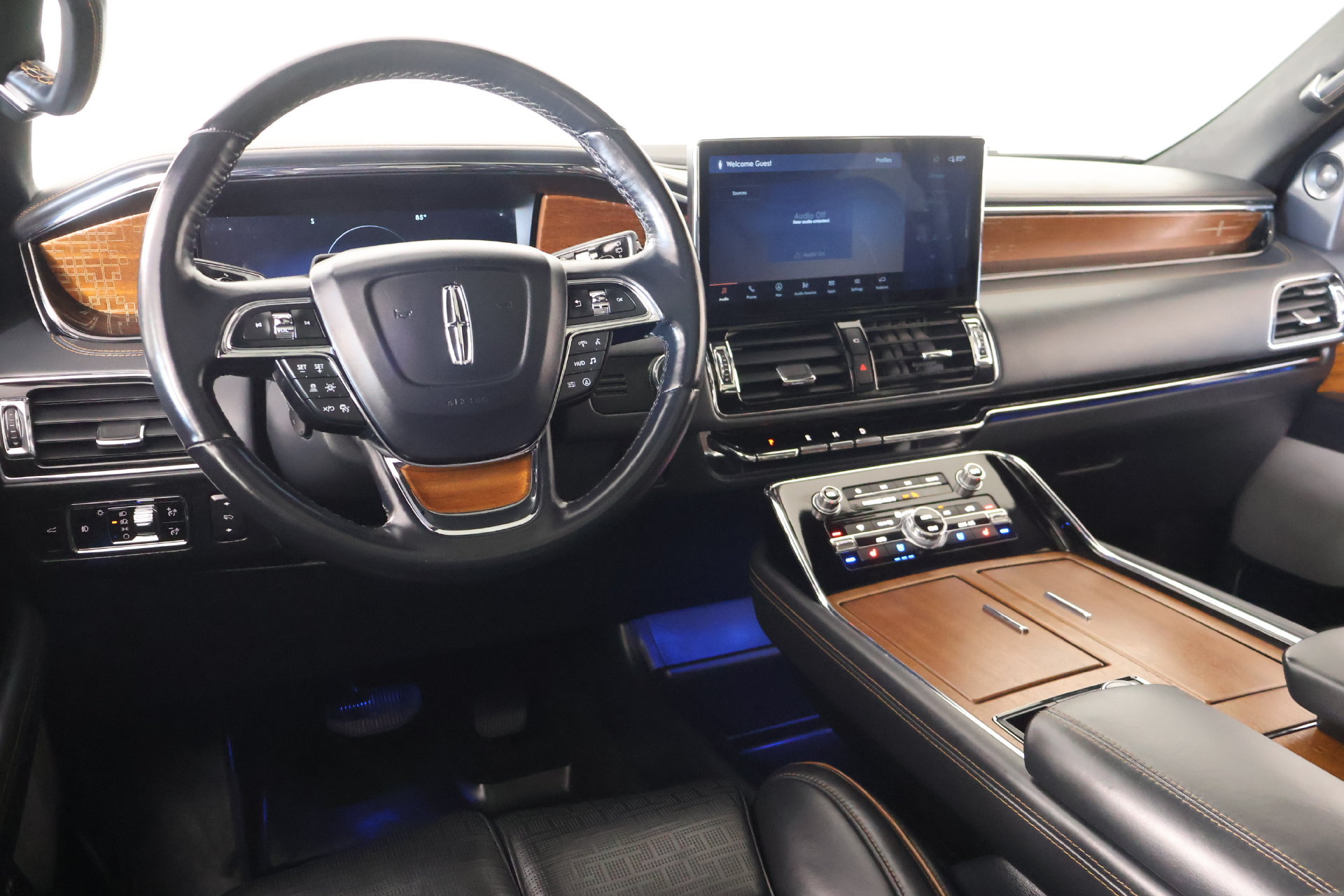Used 2024 Lincoln Navigator L Black Label AWD/4WD image 2