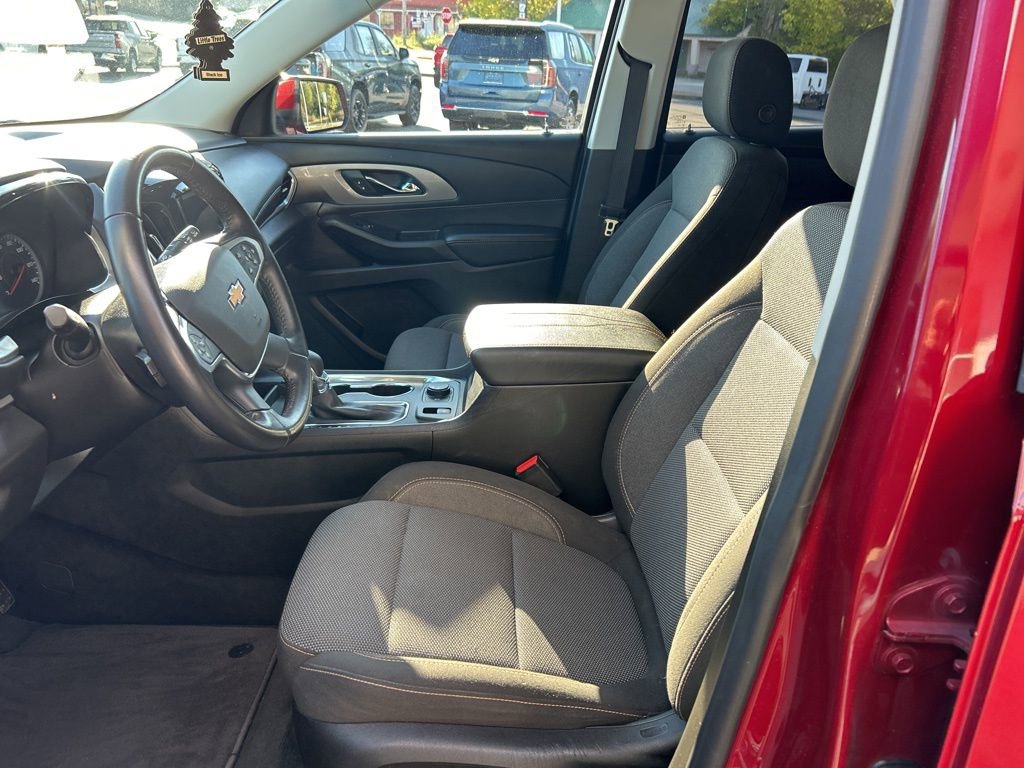 Used 2021 Chevrolet Traverse LT image 8