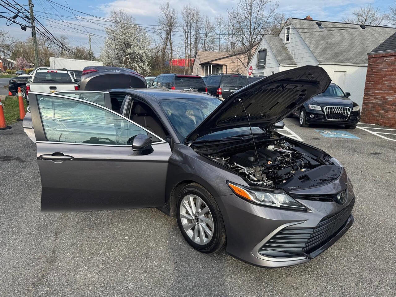 Used 2022 Toyota Camry LE image 4