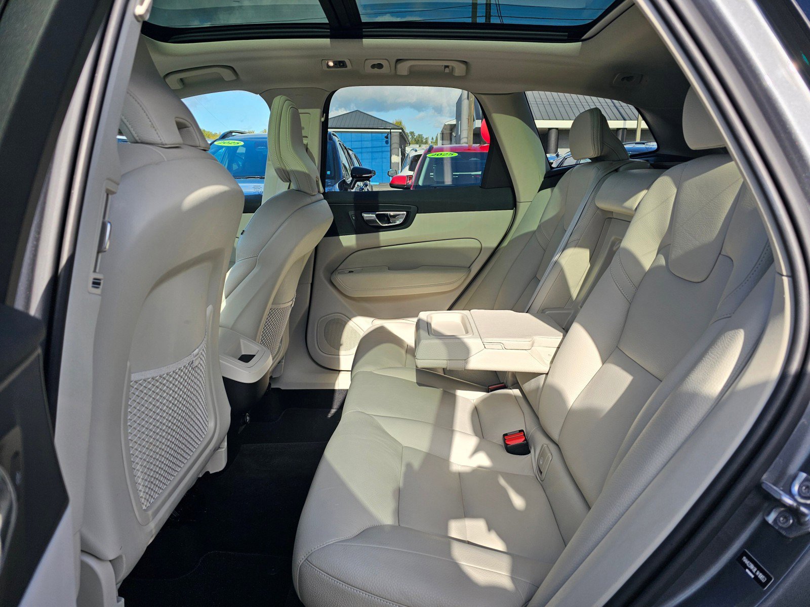 Used 2020 Volvo XC60 T6 Momentum image 21