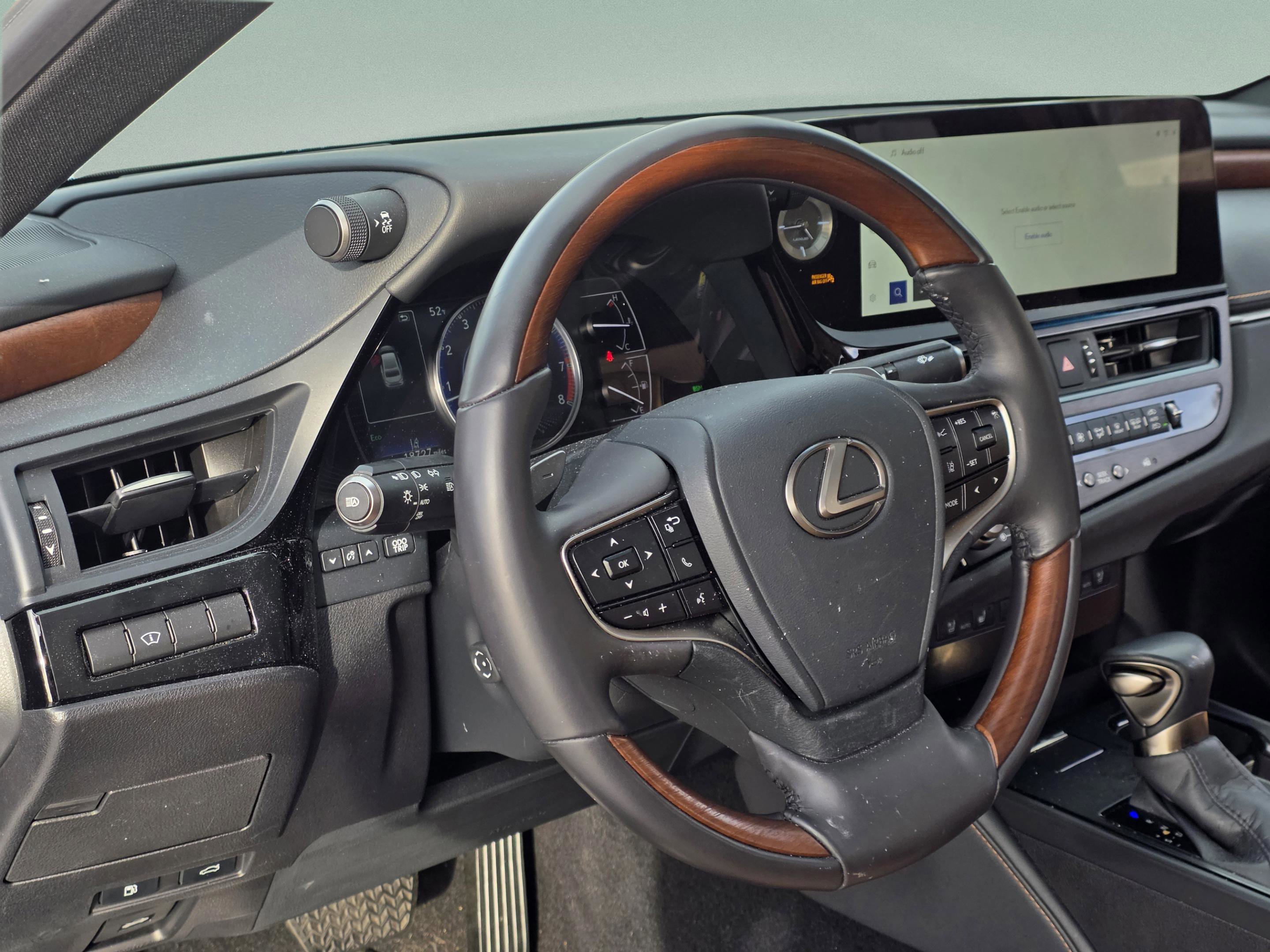 Used 2024 Lexus ES 350 w/ Luxury Package image 8