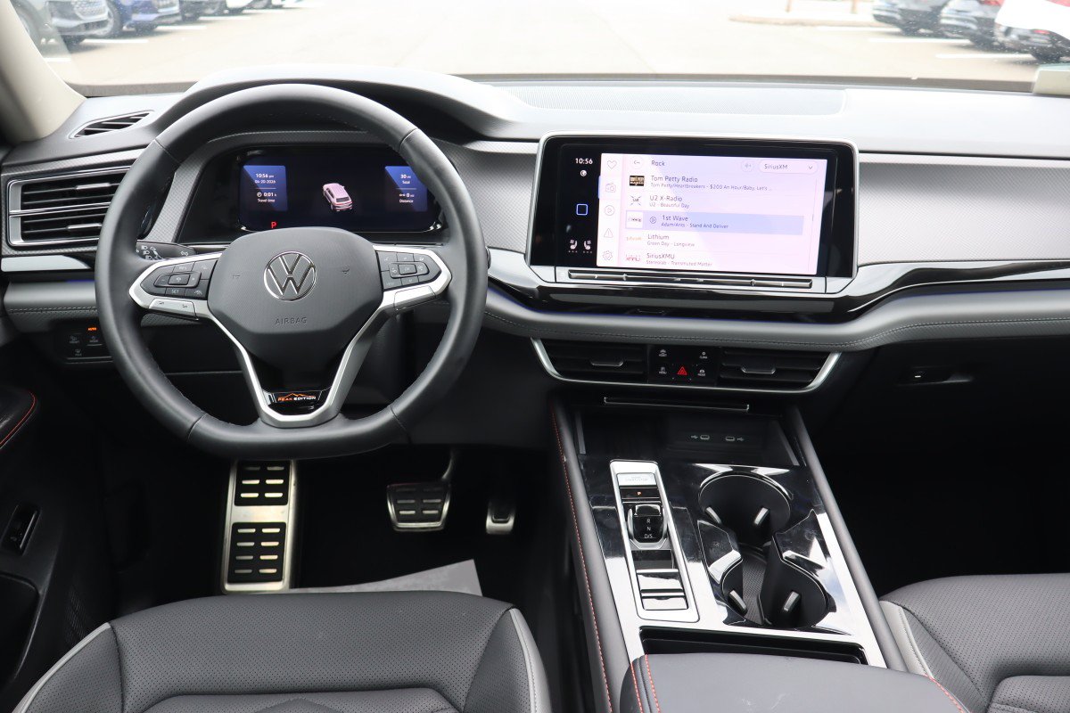 Used 2025 Volkswagen Atlas Peak Edition SE AWD/4WD image 13