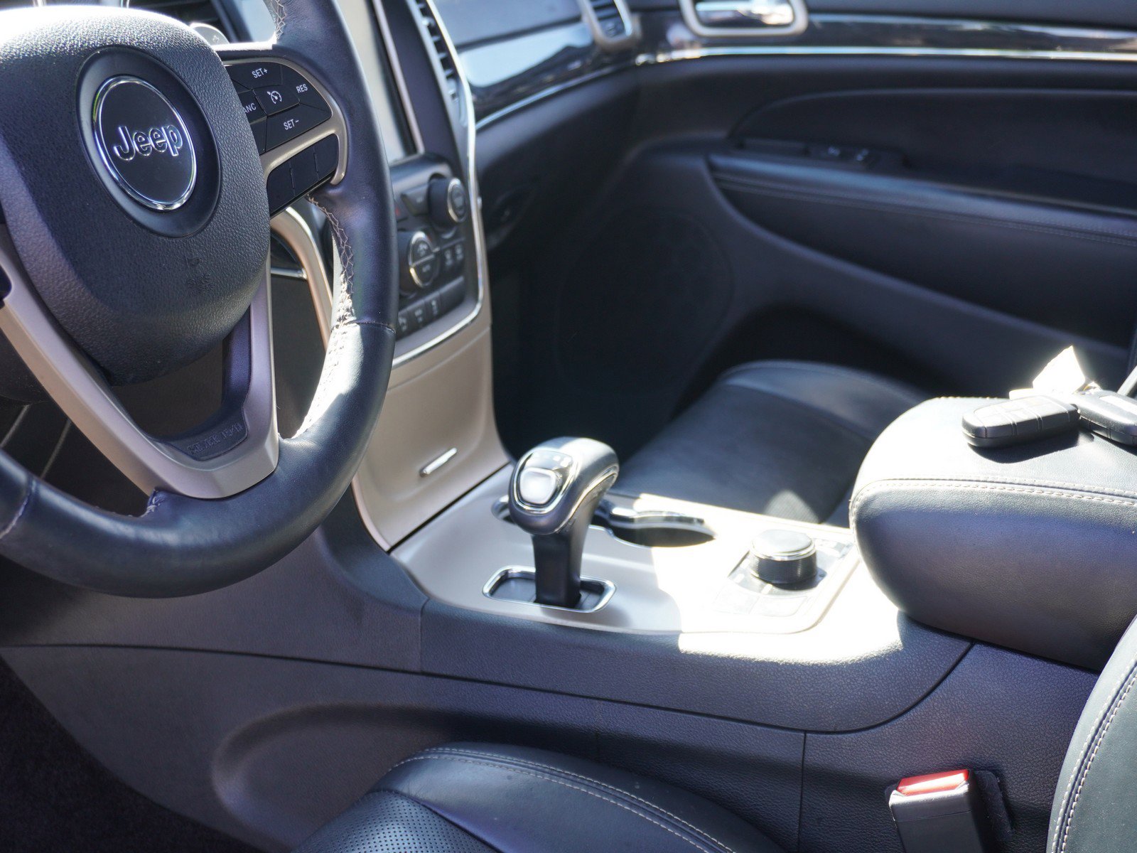 Used 2015 Jeep Grand Cherokee Overland image 23