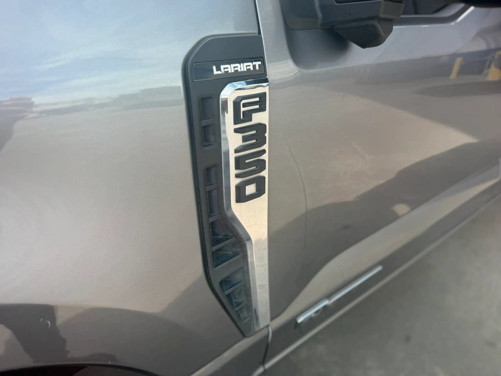 Used 2023 Ford F350 Lariat w/ Lariat Ultimate Package AWD/4WD image 16