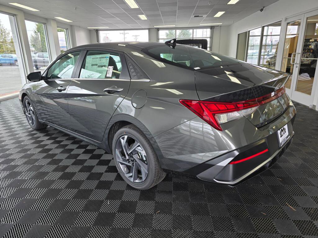 New 2026 Hyundai Elantra Limited FWD image 5