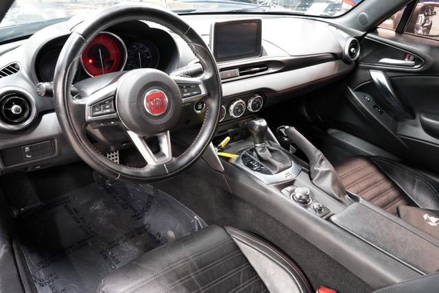 Used 2018 FIAT 124 Spider Abarth w/ Convenience Group RWD image 9
