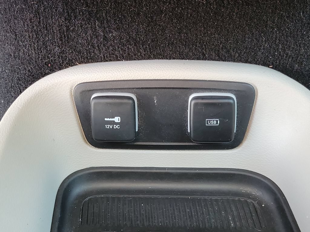 Used 2019 Chrysler Pacifica Touring-L FWD image 31
