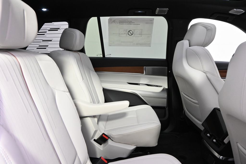 New 2026 Cadillac Vistiq Sport w/ LPO, Floor Liner Package image 17